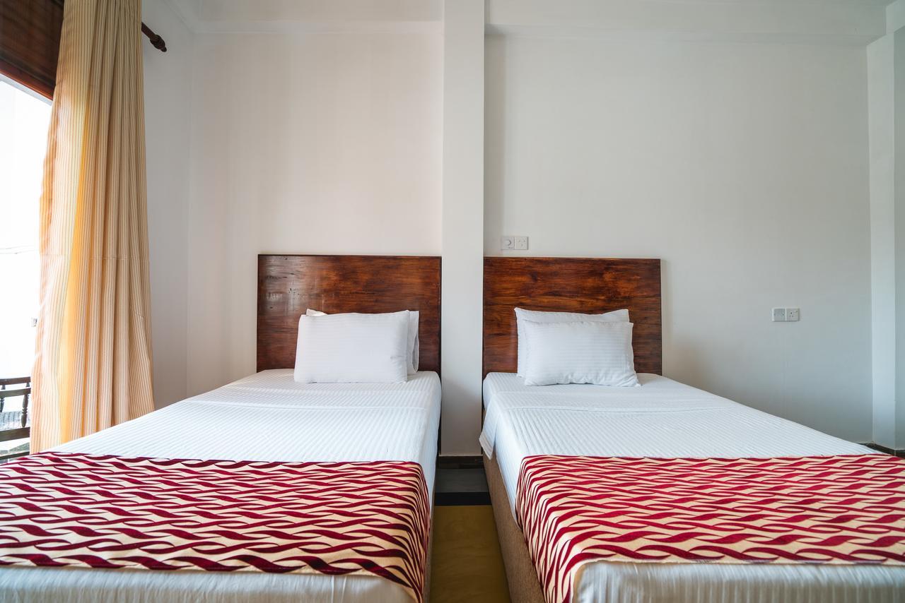 Ocean Bay Surf Resort Weligama Exterior foto