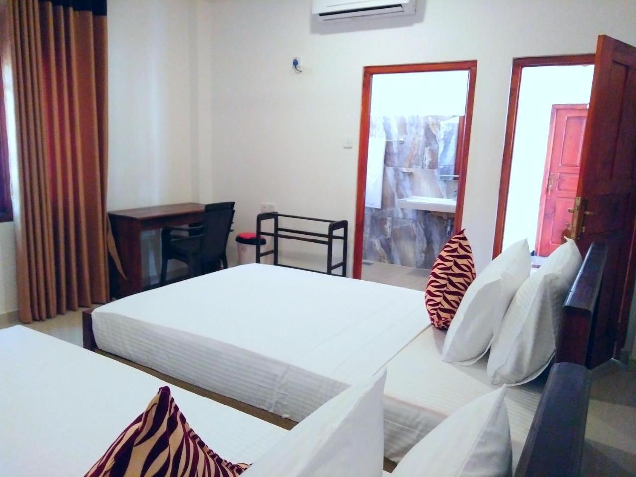 Ocean Bay Surf Resort Weligama Exterior foto